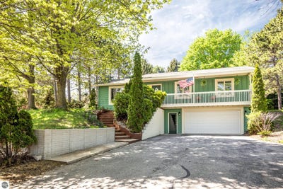 /international/us/6066-s-west-bay-shore-drive-traverse-city-mi-110108256366/