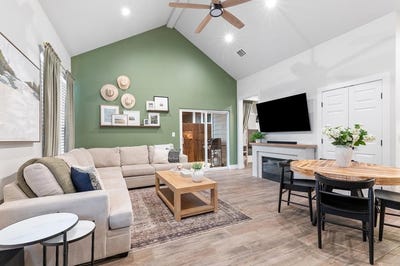/international/us/1003-friendship-lane-fredericksburg-tx-110107478210/