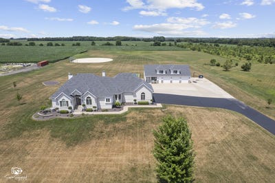 /international/us/4673-w-3000n-road-kankakee-il-110100974692/