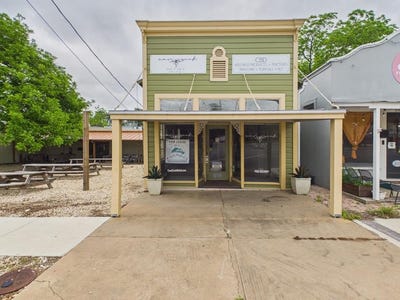/international/us/609-w-main-st-fredericksburg-tx-110107865600/
