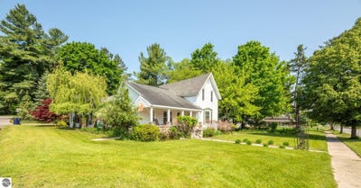 /international/us/903-n-bridge-street-bellaire-mi-110107080578/