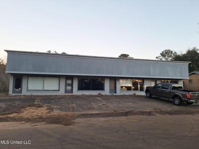 /international/us/1129-n-east-street-mendenhall-ms-110105396465/