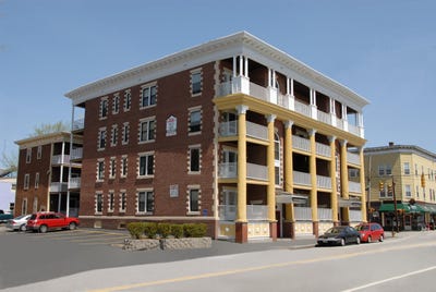 /international/us/610-union-street-manchester-nh-110107729007/