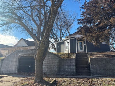 /international/us/2117-5th-street-perry-ia-110104843171/