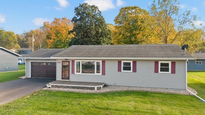 /international/us/1144-3rd-street-baraboo-wi-110120559925/