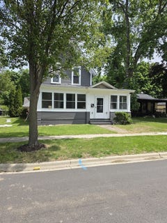 /international/us/118-n-washington-street-carpentersville-il-110108152808/
