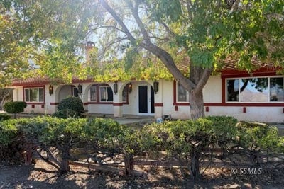 /international/us/9228-navajo-ave-weldon-ca-110120485494/