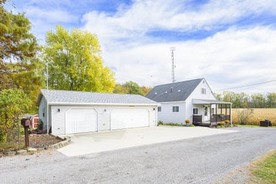 /international/us/7062-clark-drive-russells-point-oh-110107264533/