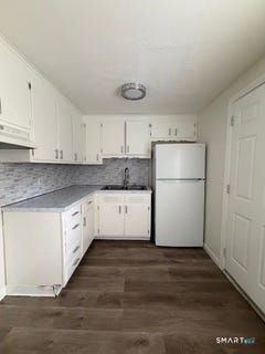 /international/us/252-blakeslee-street-bristol-ct-110107402025/