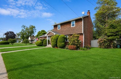 /international/us/11-lincoln-court-copiague-ny-110108628488/