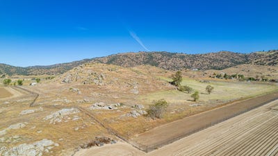 /international/us/edward-street-tehachapi-ca-110108233694/