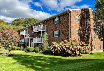 /international/us/395-mendon-road-north-smithfield-ri-110108331963/