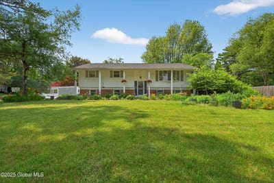 /international/us/6-southcrest-drive-clifton-park-ny-110100163307/