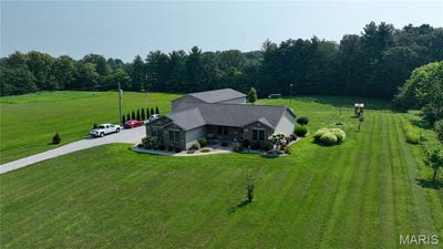 /international/us/8030-brickyard-hill-road-road-worden-il-110101303458/