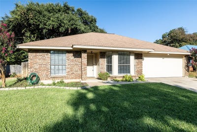 /international/us/2403-bayberry-lane-euless-tx-110108495874/