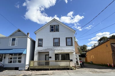 /international/us/15-hospital-street-carbondale-pa-110120458932/