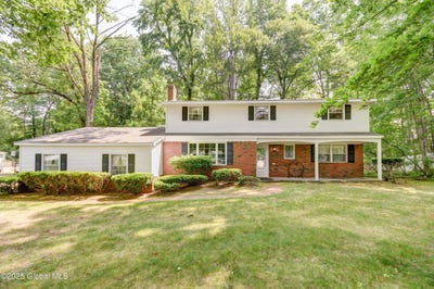 /international/us/15-garrison-lane-clifton-park-ny-110100196423/