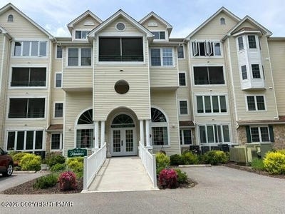 /international/us/5-village-circle-stroudsburg-pa-110108603124/