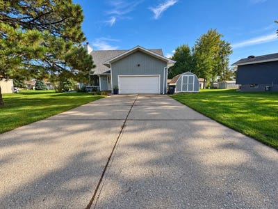 /international/us/8-evergreen-lane-mccook-lake-sd-110120465707/