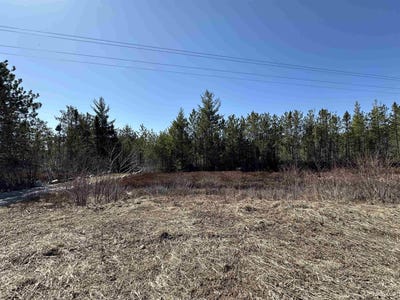 /international/us/m28-e-road-marquette-mi-110107454144/