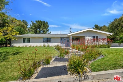 /international/us/20859-exhibit-pl-woodland-hills-ca-110108930953/