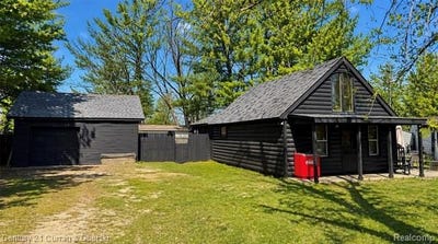 /international/us/204-beech-street-roscommon-twp-mi-110107549841/