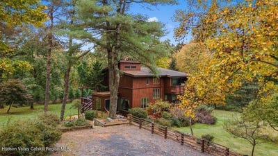 /international/us/388-sky-farm-road-copake-ny-110103204941/