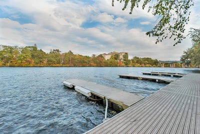 /international/us/17-river-front-drive-manchester-nh-110106789714/