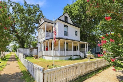 /international/us/600-w-munson-street-denison-tx-110120562434/