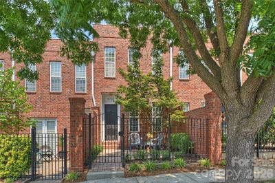 /international/us/5732-village-drive-nw-concord-nc-110109630958/