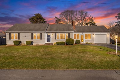 /international/us/8-captain-percival-road-south-yarmouth-ma-110107518286/