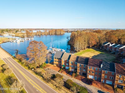/international/us/2-old-fish-hatchery-road-edenton-nc-110106346869/