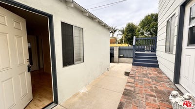 /international/us/410-n-frederic-st-burbank-ca-110108479765/