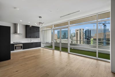 /international/us/2430-victory-park-lane-dallas-tx-110108508180/