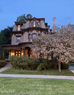 /international/us/630-n-broadway-saratoga-springs-ny-110104634193/
