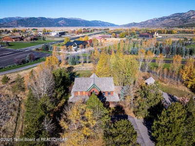 /international/us/83-buck-lane-alpine-wy-110107664701/