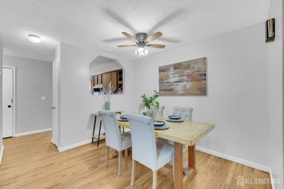/international/us/323-gill-lane-iselin-nj-110099869452/
