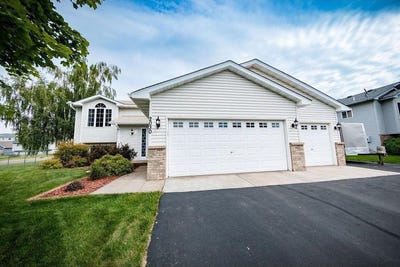 /international/us/2030-joes-lake-road-se-cambridge-mn-110100480910/