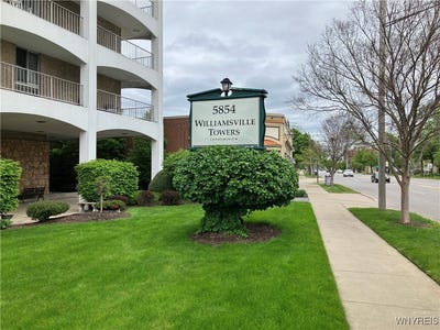 /international/us/5854-main-street-amherst-ny-110099457050/