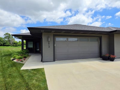 /international/us/613-14th-st-se-orange-city-ia-110108664486/