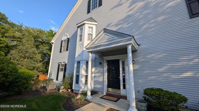 /international/us/10-beacon-court-holmdel-nj-110107896054/