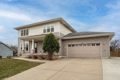 /international/us/305-skyland-way-deerfield-wi-110106930379/