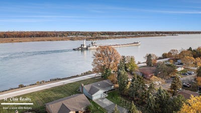 /international/us/2516-river-road-marysville-mi-110103441263/