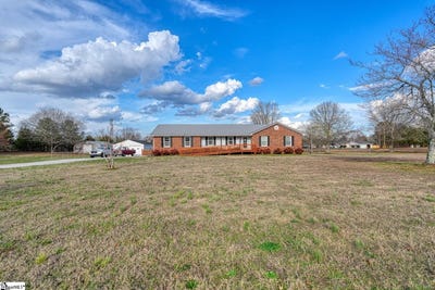 /international/us/421-blackstock-road-pauline-sc-110106716688/