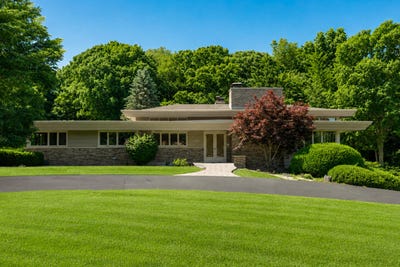 /international/us/6725-brook-rd-franksville-wi-110109154275/