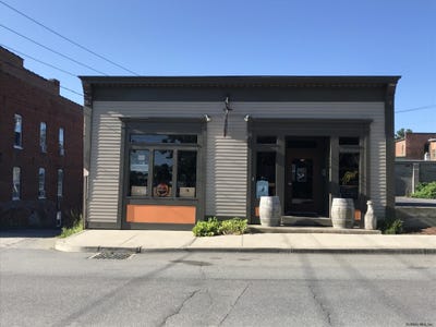 /international/us/33-ferry-street-schuylerville-ny-110109509624/