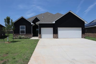 /international/us/10617-little-sallisaw-creek-drive-yukon-ok-110101071527/