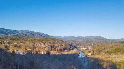/international/us/homestead-avenue-18-bryson-city-nc-110104815684/