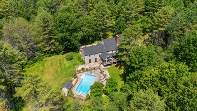 /international/us/531-ledge-road-yarmouth-me-110107853358/