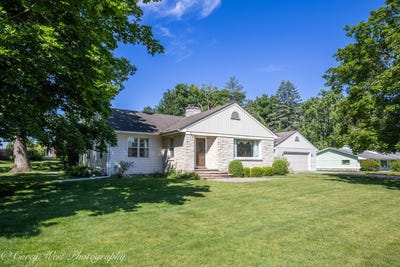 /international/us/801-lawnwood-avenue-dekalb-il-110108987409/